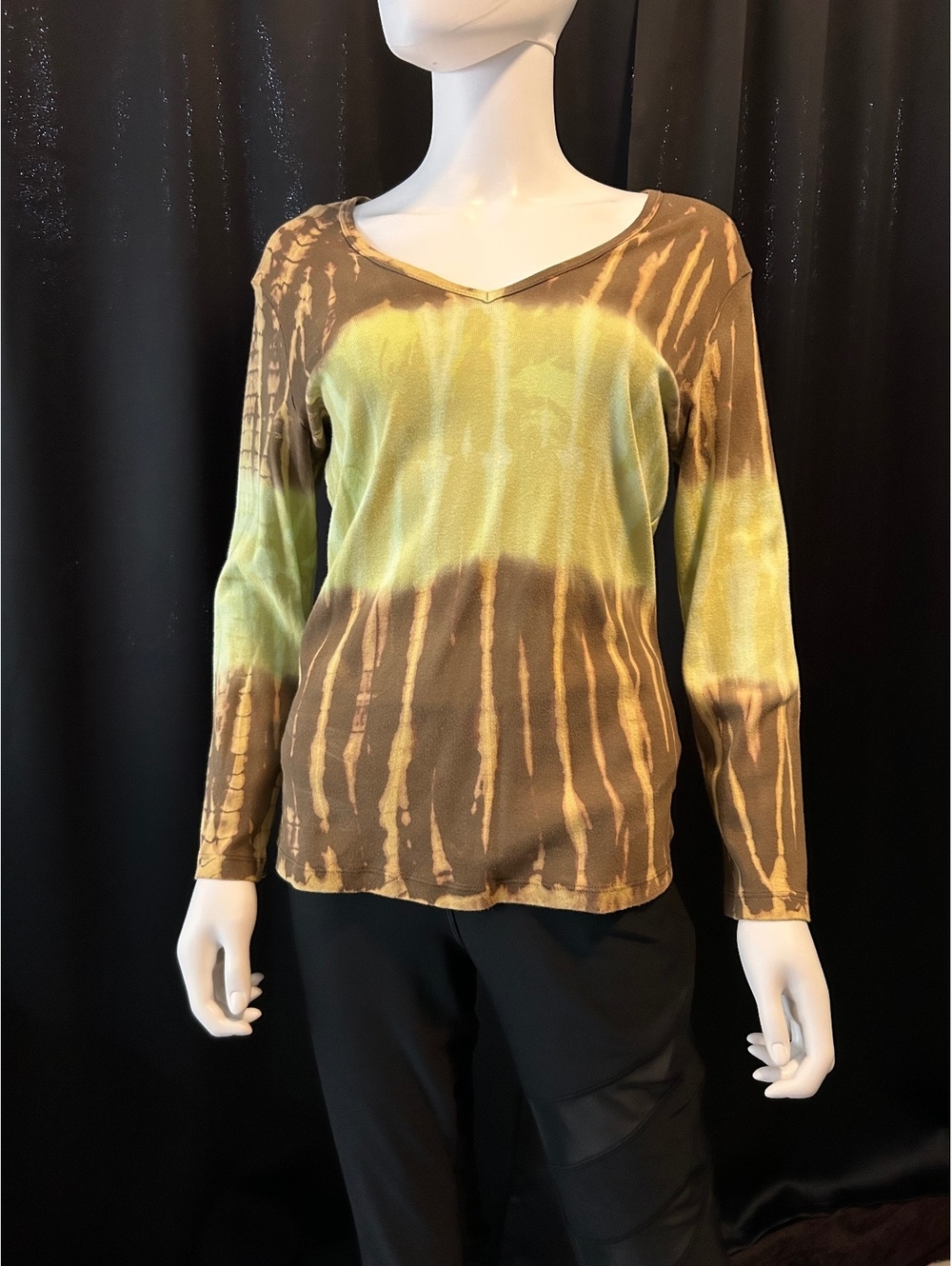 Tryst brand pullover
